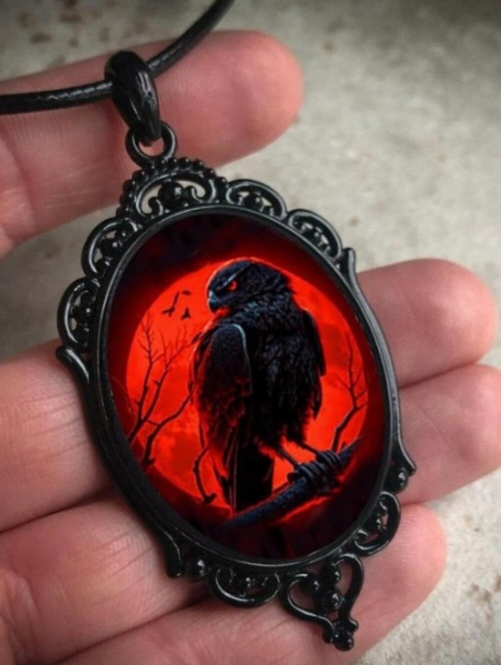 NWT Gorgeous Gothic Raven Blood Moon Cameo Necklace 18" + Extender